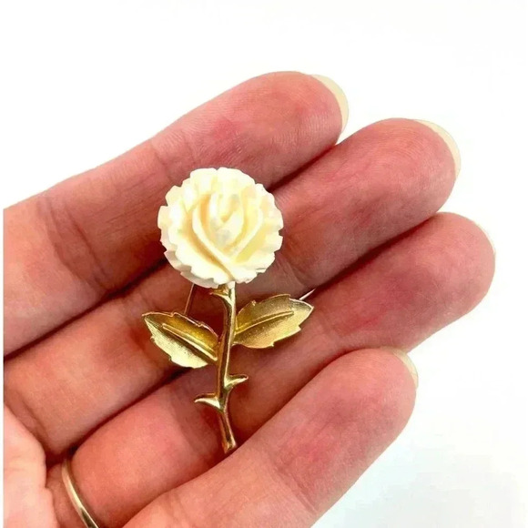 VTG Beige Flower Gold Tone Metal Brooch Pin Plastic Rose - Picture 8 of 10